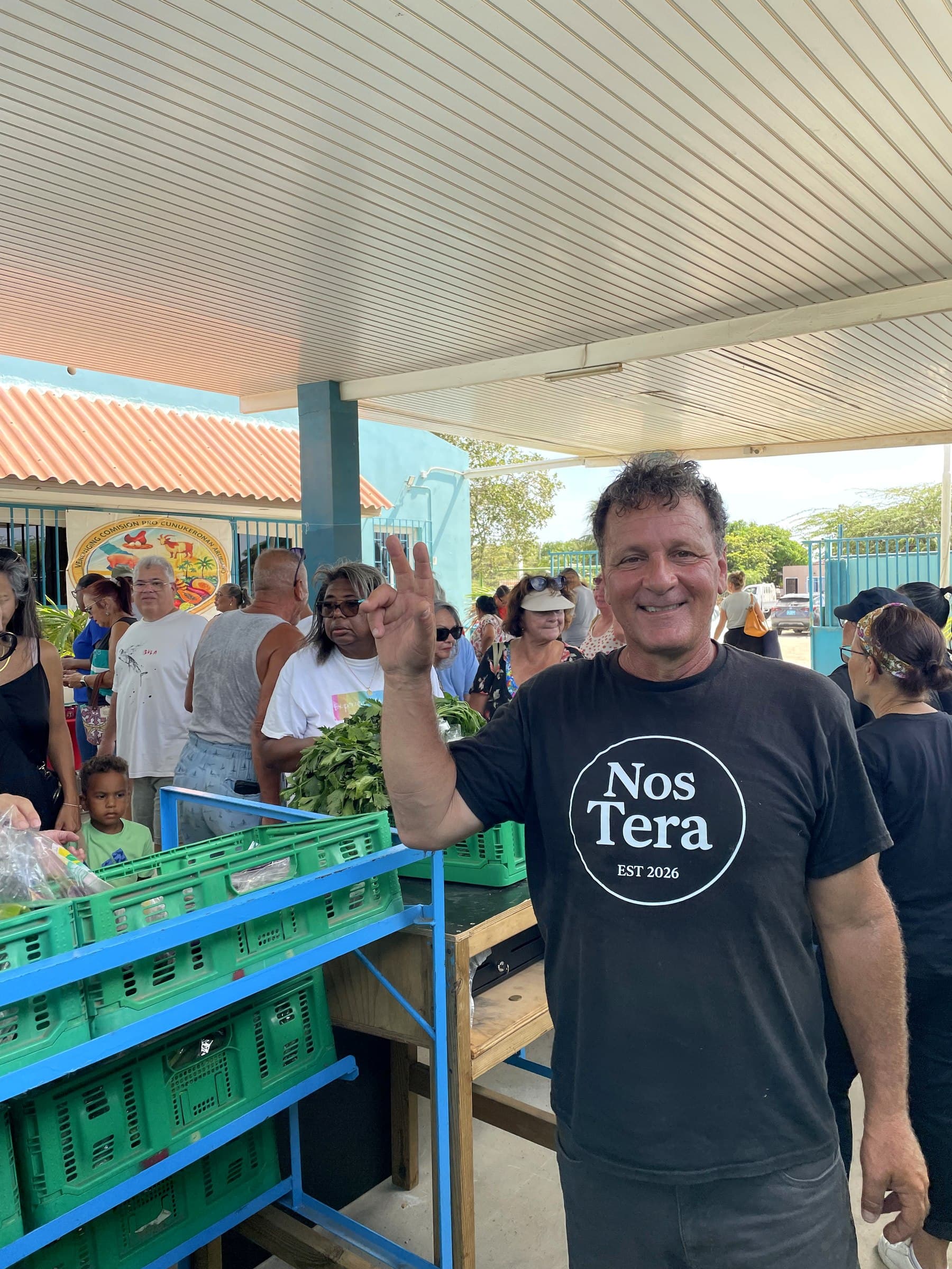 Ari Lichtenstein at Mercado Cunukero, Centro di Bario Playa Pabou